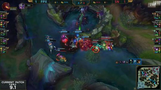 我在斗鱼看英雄联盟官方赛事直播英雄联盟