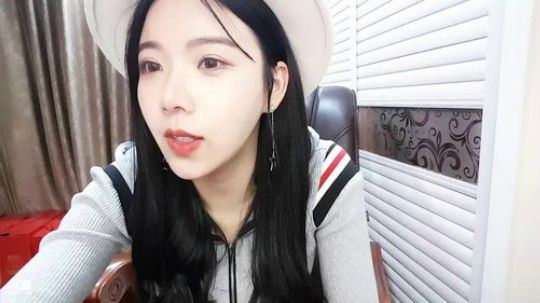 小姨子：新年快乐 2019-02-05 17点场
