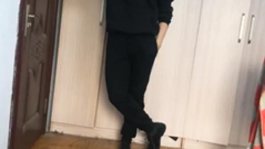 大家新年快乐。秀一下舞蹈 献给大家