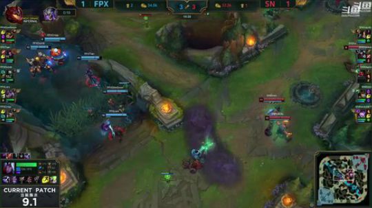 我在斗鱼看英雄联盟官方赛事直播英雄联盟