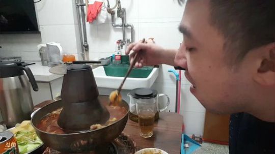 我在斗鱼看小主播无尽直播美食