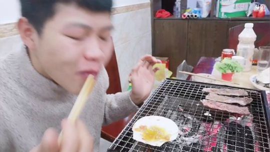 我在斗鱼看美食老王直播美食