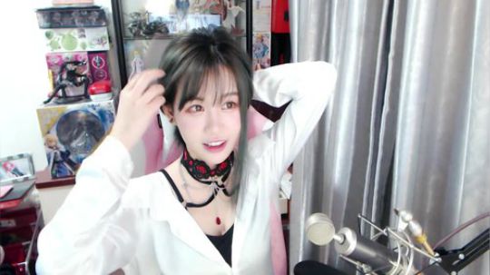 喵老师的圣诞树发布了一个斗鱼视频2019-02-07