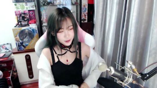喵老师的圣诞树发布了一个斗鱼视频2019-02-07