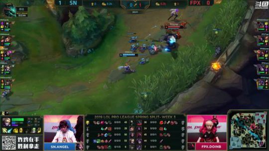 我在斗鱼看英雄联盟官方赛事直播英雄联盟