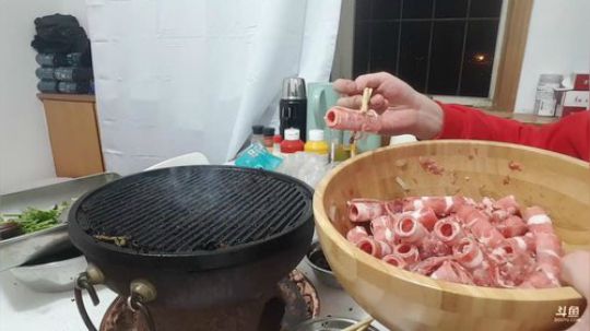 嚯 这锅子不中 烟太大 嘻嘻