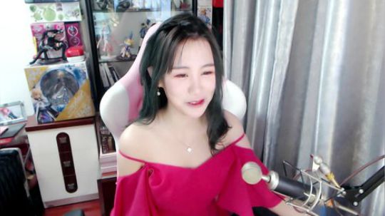 喵老师的圣诞树发布了一个斗鱼视频2019-02-08