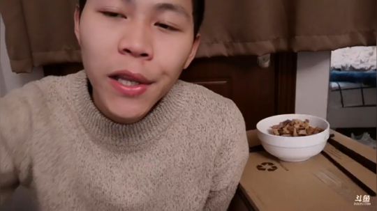 隔壁老王。