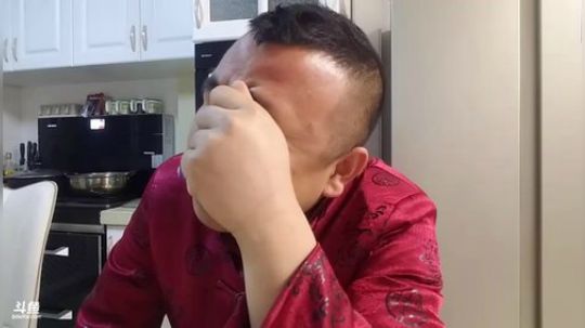 我在斗鱼看主播小黑亮亮直播美食