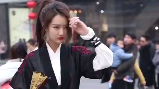 古装美女害羞了
