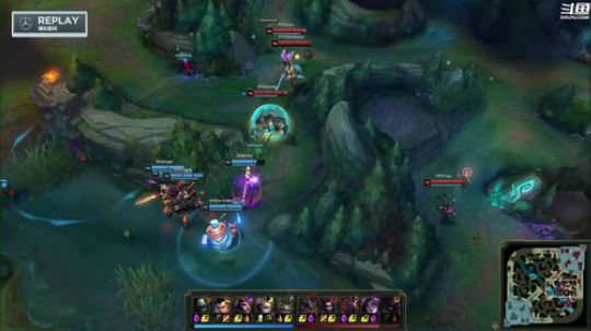 我在斗鱼看英雄联盟官方赛事直播英雄联盟