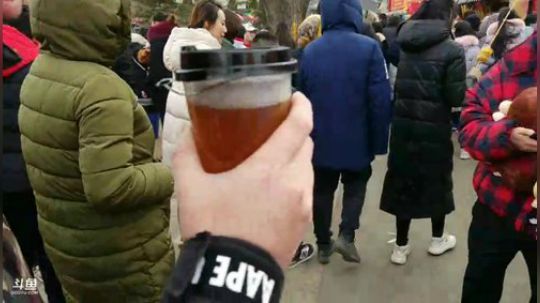 我在斗鱼看超跑麦浪哥哥直播户外