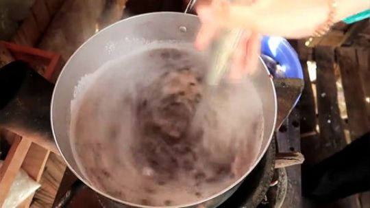 【水上人家】传统的茶煮红豆放鲤鱼祭灶！