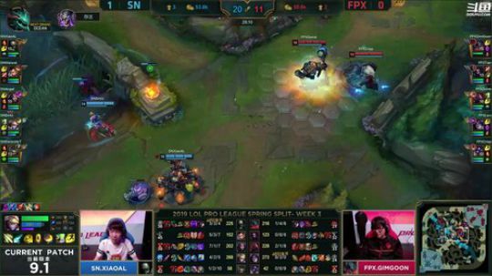 我在斗鱼看英雄联盟官方赛事直播英雄联盟