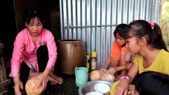 【水上人家】 新年快到，乡下椰子果酱样做