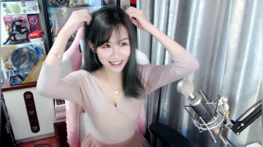 喵老师的圣诞树发布了一个斗鱼视频2019-02-10