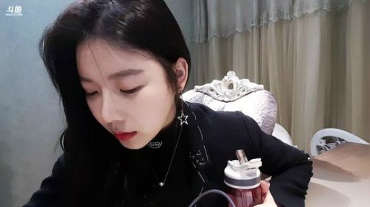 小姨子：新年快乐。好冷 2019-02-12 15点场