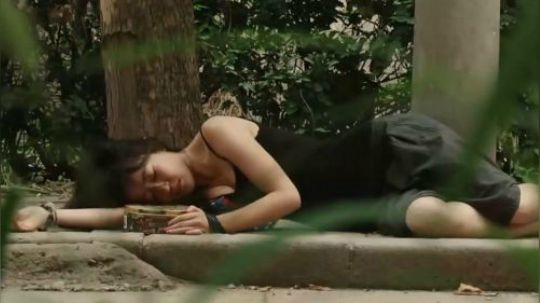 《毛骗》18集，美女被小孩扎了一针就晕倒了，真相细思极恐