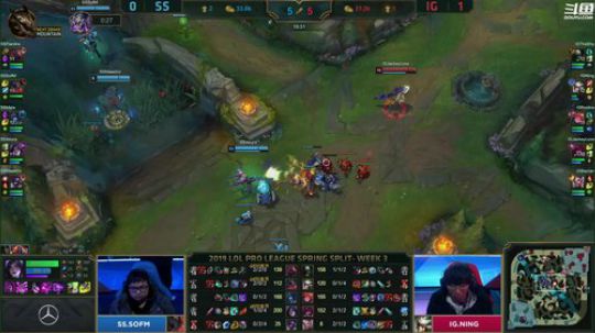 我在斗鱼看英雄联盟官方赛事直播英雄联盟