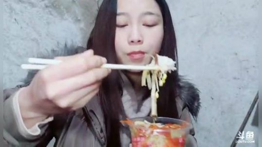肖淑洁生命中的光和盐发布了一个斗鱼视频2019-02-12
