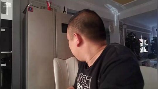 我在斗鱼看主播小黑亮亮直播美食