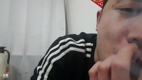 我在斗鱼看小主播无尽直播美食