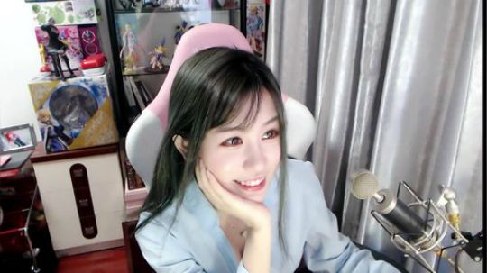 喵老师的圣诞树发布了一个斗鱼视频2019-02-13