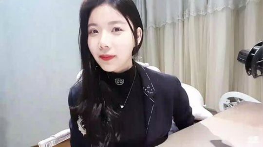 小姨子：新年快乐。好冷 2019-02-12 21点场
