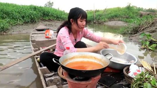【水上人家】 - 欢欢乐乐渔家人火锅鱼船！