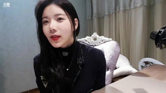 小姨子：新年快乐。好冷 2019-02-12 19点场