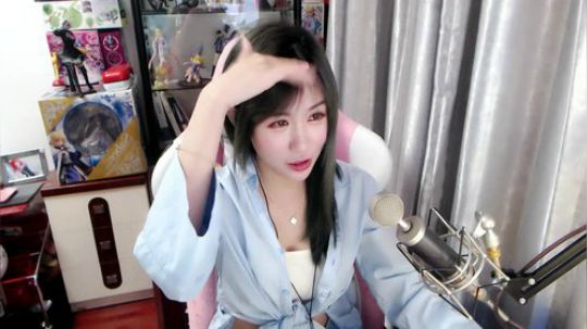 喵老师的圣诞树发布了一个斗鱼视频2019-02-13