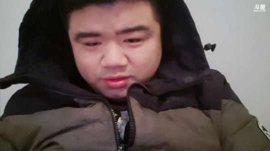 我在斗鱼看做个疯子直播户外