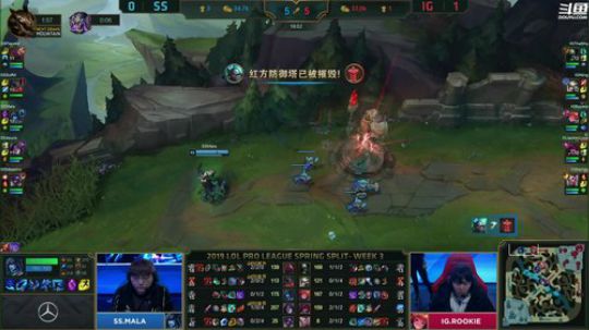我在斗鱼看英雄联盟官方赛事直播英雄联盟
