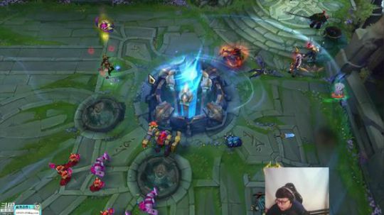 我在斗鱼看东北大鹌鹑直播英雄联盟