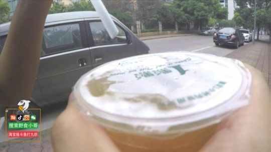我在斗鱼看野食小哥直播美食