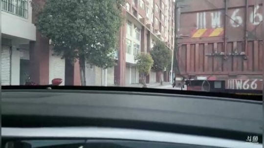 我在斗鱼看黑哥户外直播户外