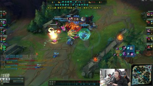 我在斗鱼看余小C真的很强直播英雄联盟