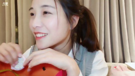 肖淑洁生命中的光和盐发布了一个斗鱼视频2019-02-18
