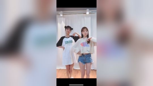 两个小汤圆祝大家元宵节快乐！@一个磨人的小甜饼M