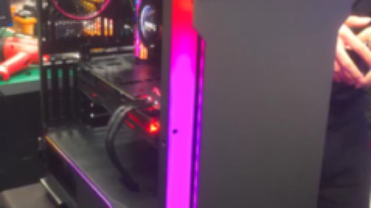 正在装合肥潇洒哥的机器
CPU：AMD 2950 X
主板：