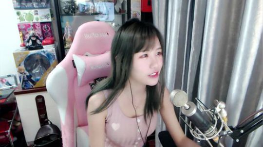 喵老师的圣诞树发布了一个斗鱼视频2019-02-20
