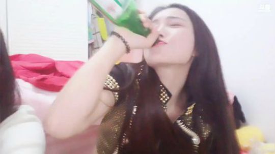肖淑洁生命中的光和盐发布了一个斗鱼视频2019-02-20