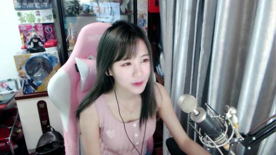 August丶21th发布了一个斗鱼视频2019-02-20