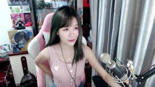 喵老师的圣诞树发布了一个斗鱼视频2019-02-20