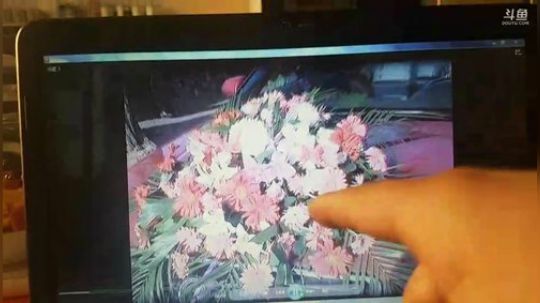 我在斗鱼看主播小黑亮亮直播美食