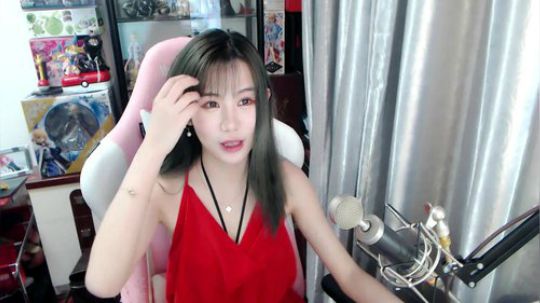 喵老师的圣诞树发布了一个斗鱼视频2019-02-21