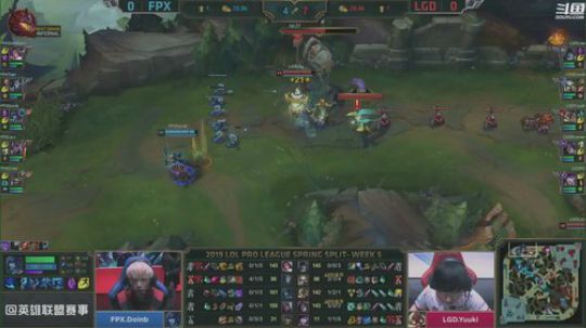我在斗鱼看英雄联盟官方赛事直播英雄联盟