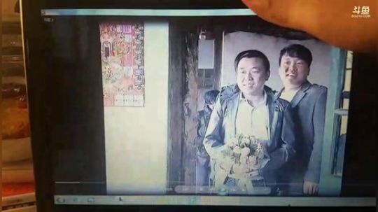 我在斗鱼看主播小黑亮亮直播美食