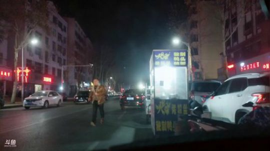 我在斗鱼看火力堂主直播户外