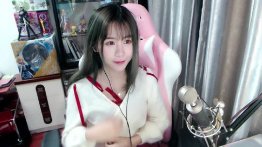 喵老师的圣诞树发布了一个斗鱼视频2019-02-22